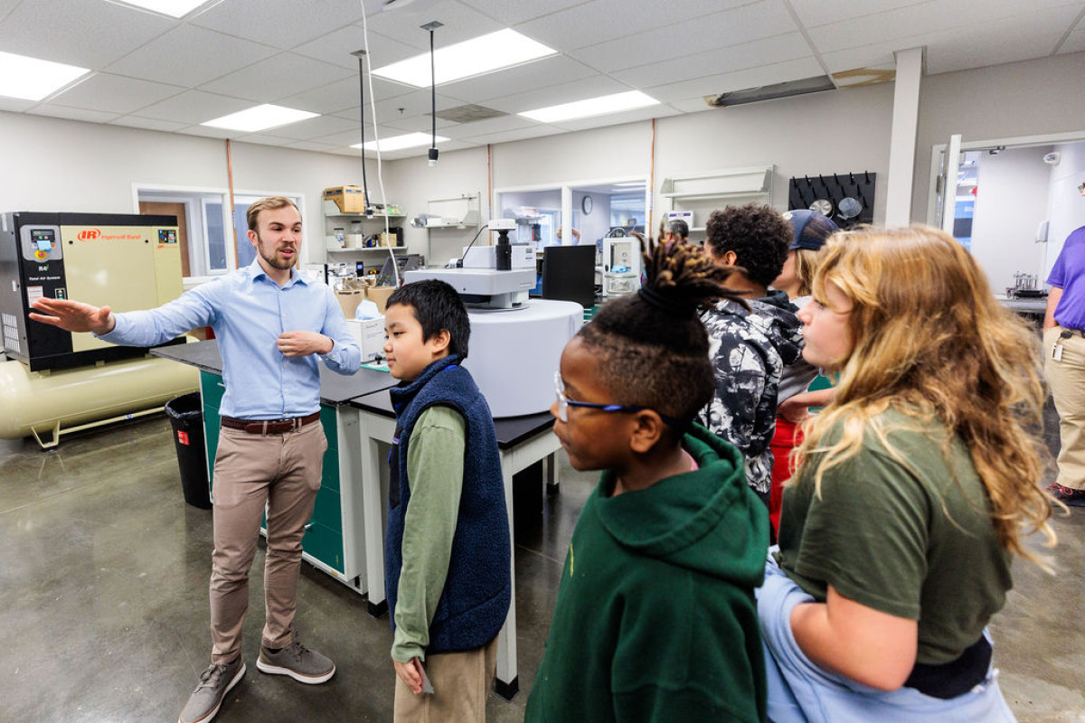 middle school students tour a wet lab